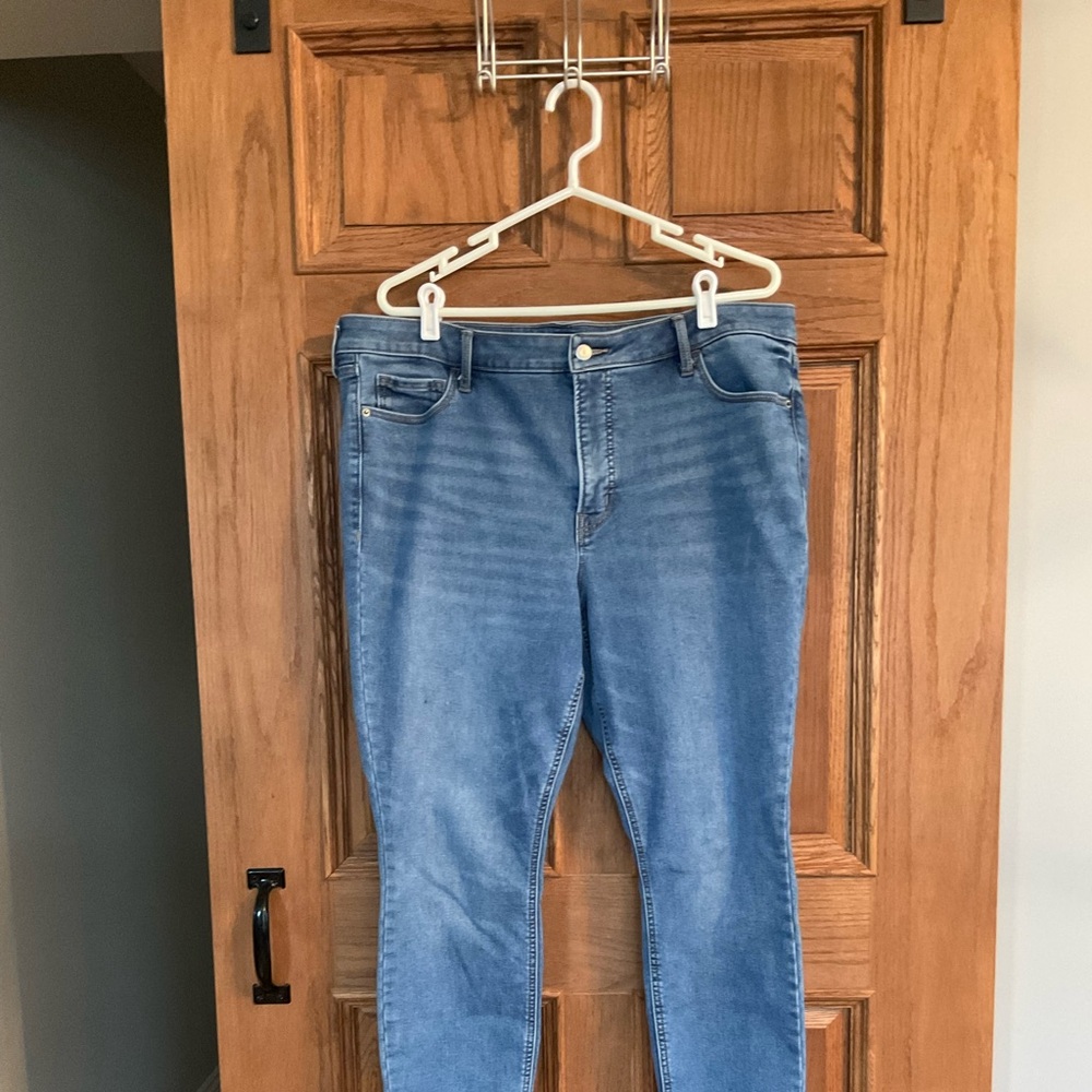 Women’s Old Navy size 18 rockstar skinny jeans